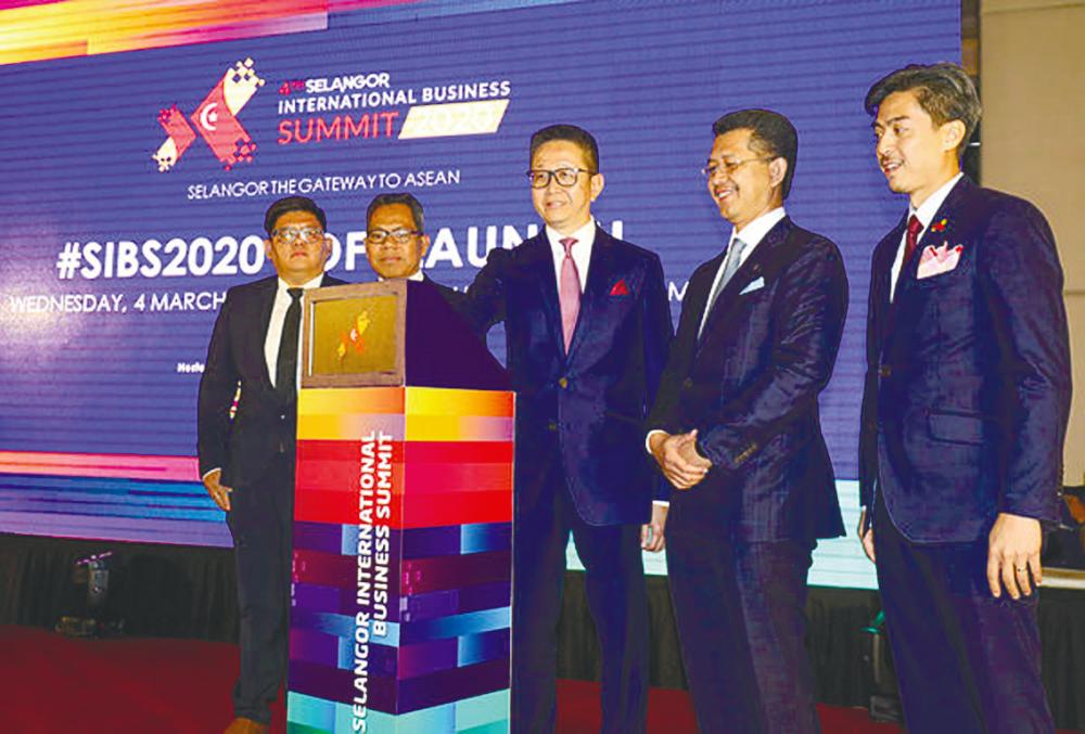 From left: Selangor Information Technology and e-Commerce Council general manager Loo Chuan Boon, Selangor deputy state secretary Datuk Dr Nor Fuad Abdul Hamid, Teng, Invest Selangor Bhd CEO Datuk Hasan Azhari Idris and SIBS director of corporate communications Ahmad Khairo Othman at the soft launch of the SIBS 2020 yesterday. – ASYRAF RADIS/THESUN