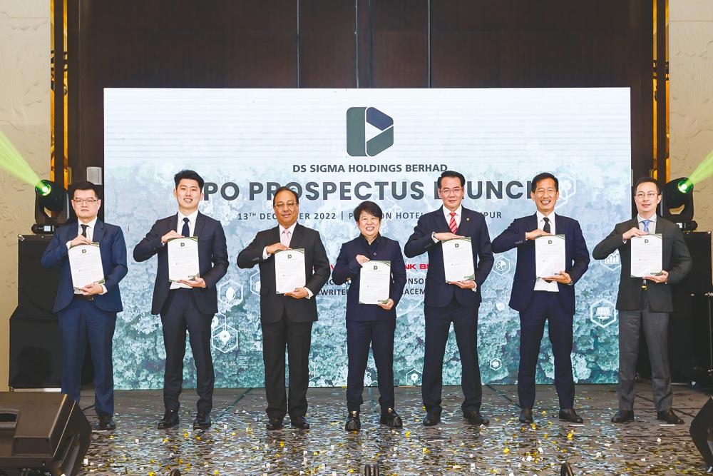 From left: DS Sigma independent non-executive director Lee Yew Weng, executive director Beh Le Hao, non-independent non-executive chairman Mohamad Ismail Abu Bakar, Teoh, Lee Yo-Hunn, DS Sigma executive director Beh Seng Lee and independent non-executive director Loo Hee Guan at the prospectus launch today.