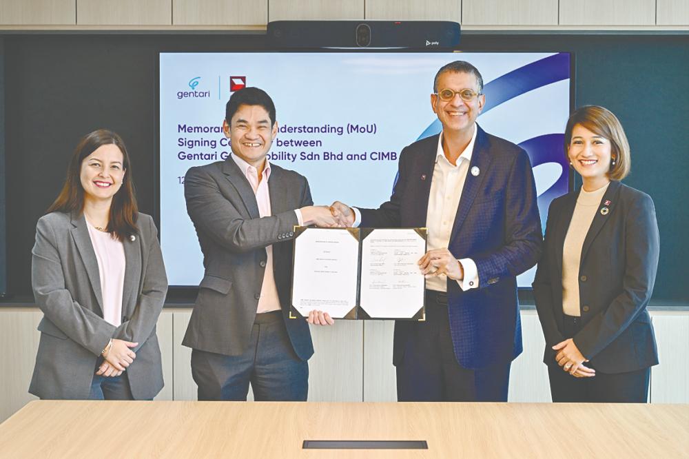 (from left) Gentari Green Mobility chief customer officer Aliah Nasreen Abdullah, Shah, Gurdip and CIMB Bank’s head of sustainability Malaysia Tania Davina at the signing ceremony.