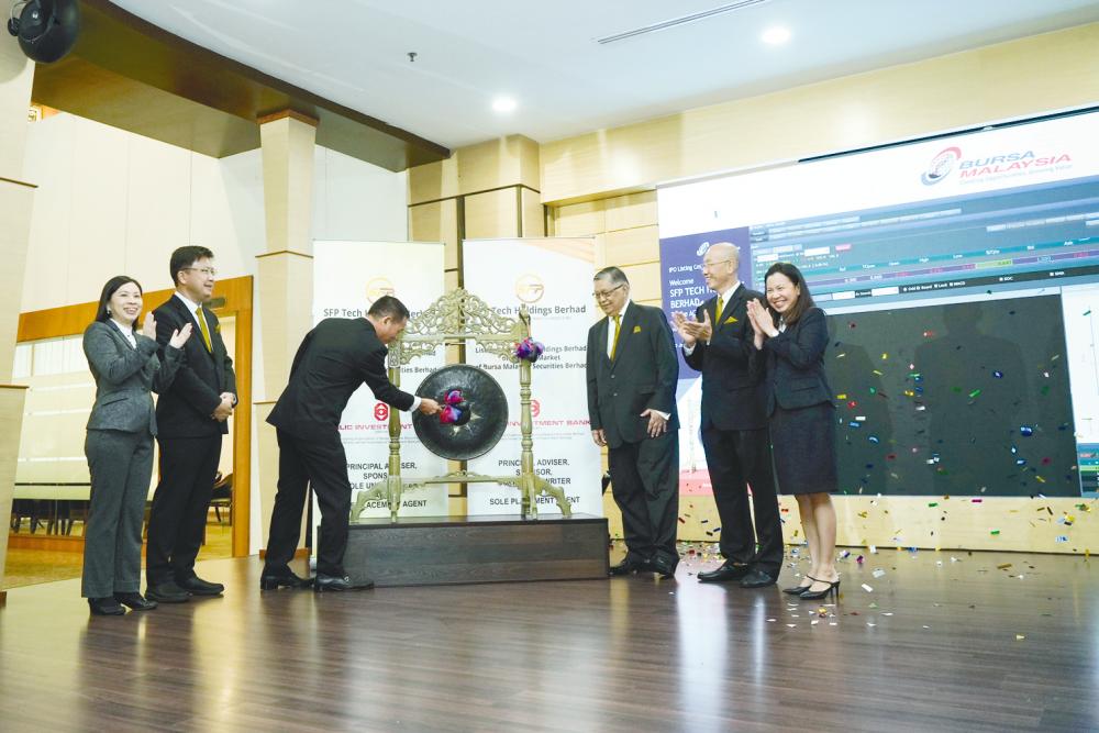 From left: SFP Tech director Chan Foong Ping, Chang, managing director Keoh Beng Huat, chairman Datuk Hamzah Mohd Salleh, directors Datuk Cheok Lay Leng and Yeoh Su Hui during the company’s listing ceremony.