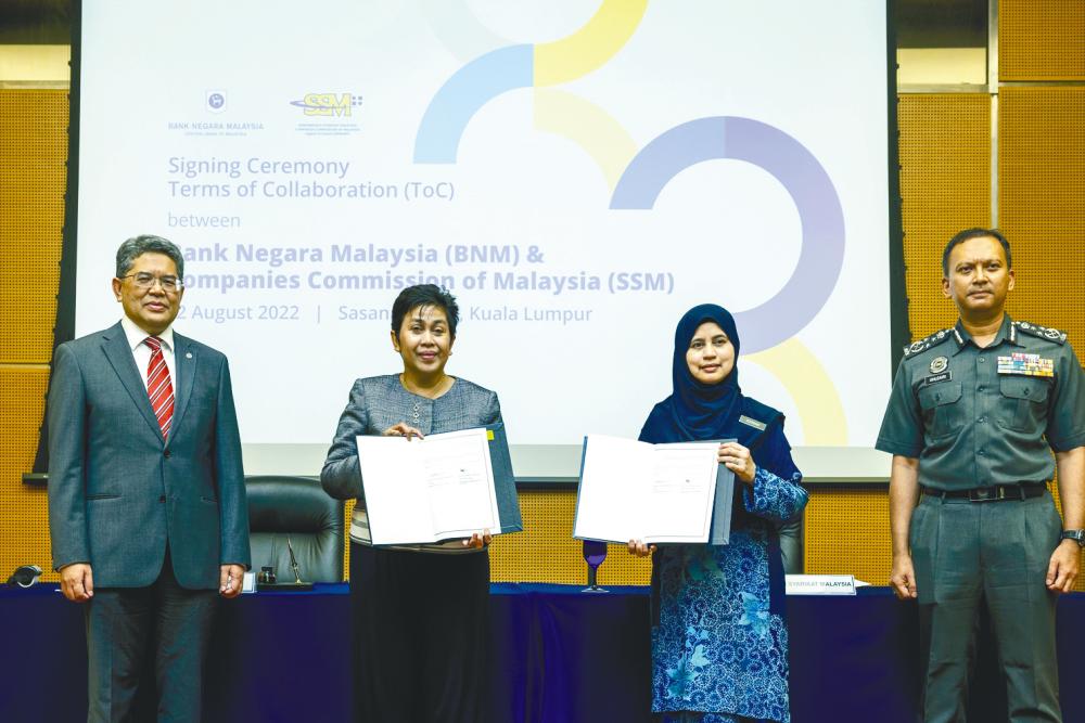 From left: BNM deputy governor Datuk Marzunisham Omar, Nor Shamsiah, Nor Azimah and SSM deputy CEO Khuzairi Yahaya at the signing ceremony.