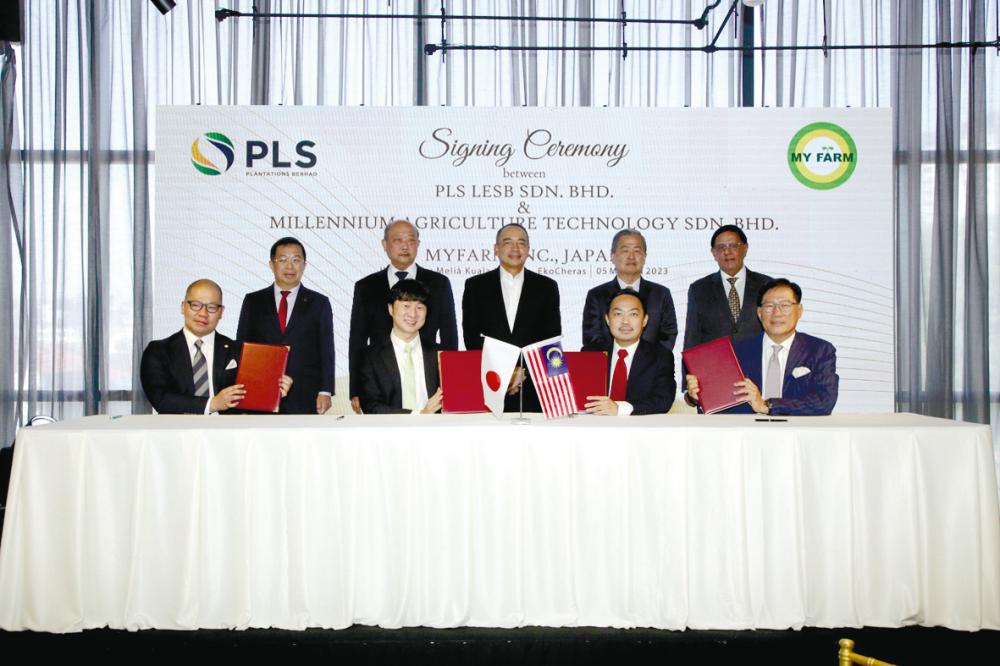 Front (from left): MyFarm executive officer Hokuto Ishihara, founder and CEO Kazuma Nishitsuji, PLS Plantations executive director and group CEO Lee Hun Kheng and Millennium Agriculture Technology director Chuah Yeon Hang. Back (from left): Cheras constituency MP Tan Kok Wai, PLS Plantations executive vice-chairman Tan Sri Lim Kang Hoo, Nazir, PLS Plantations managing director Tan Sri Lim Kang Yew and director Datuk Majid Manjit Abdullah.