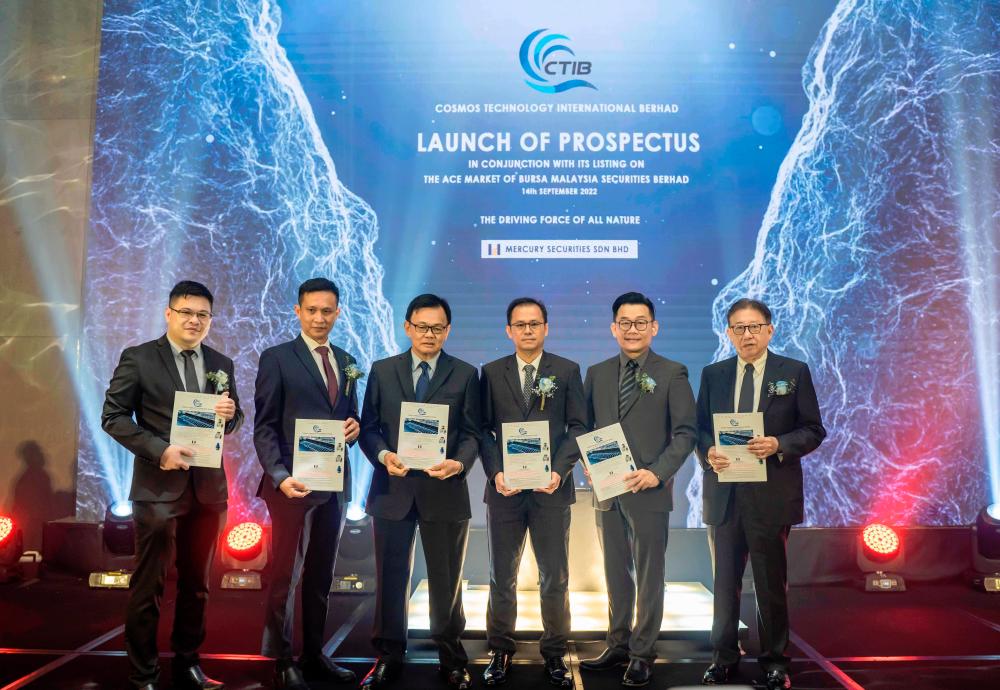 From left: Cosmos adviser Dexter Soh, executive director Ng Boon Keong, Phang, Chong, MSM Metal Industries Sdn Bhd CEO and executive director Charles Chan, and Mercury Securities managing director Chew Sing Guan at the prospectus launch.