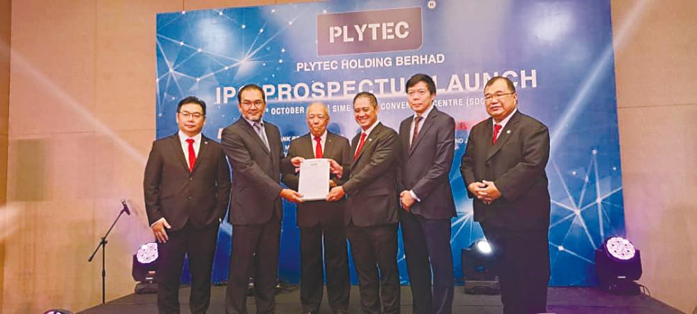 From left: Plytec technical director Edward Han Liang Kwang, KAF Investment Bank Bhd CEO Rohaizad Ismail, Plytec chairman Tan Sri Dr Ahmad Tajuddin Ali, Yang, Kenanga Investment Bank corporate and institutional coverage head Leong Yew Loong and Tay at the prospectus launch.