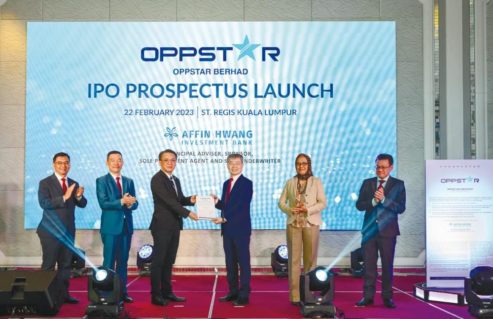 From left: Oppstar Bhd executive director and COO Tan Chun Chiat, executive director and CTO Cheah Hun Wah, Ng Meng Wah, Ng Meng Thai, independent non-executive chairman Professor Datuk Dr Siti Hamisah Tapsir, and CFO Chin Fung Wei.