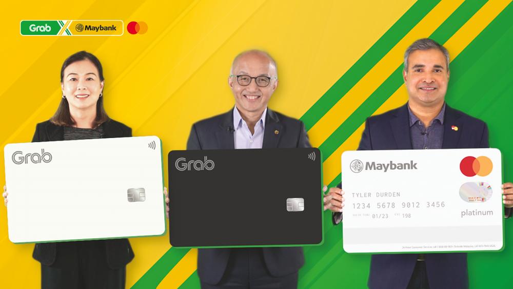 From left: Ooi, Chong and Sarker unveiling the Maybank Grab Mastercard Platinum. The card is also the first dual-faced credit card in Malaysia.