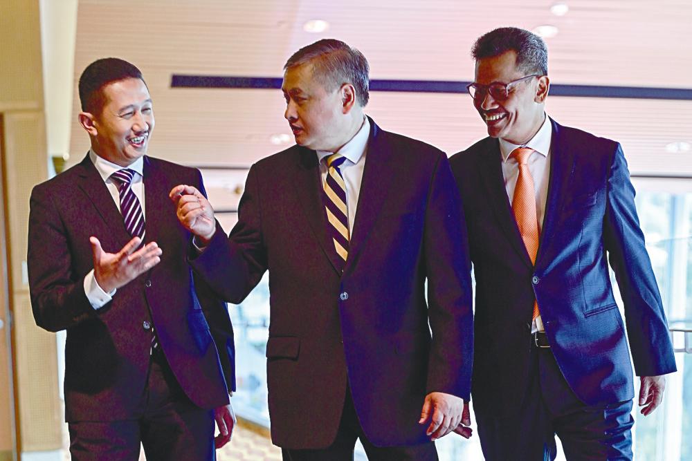 From left: CFO Shahrul Azham Sukaiman, Adnan and Abdul Aziz at PGB’s AGM.