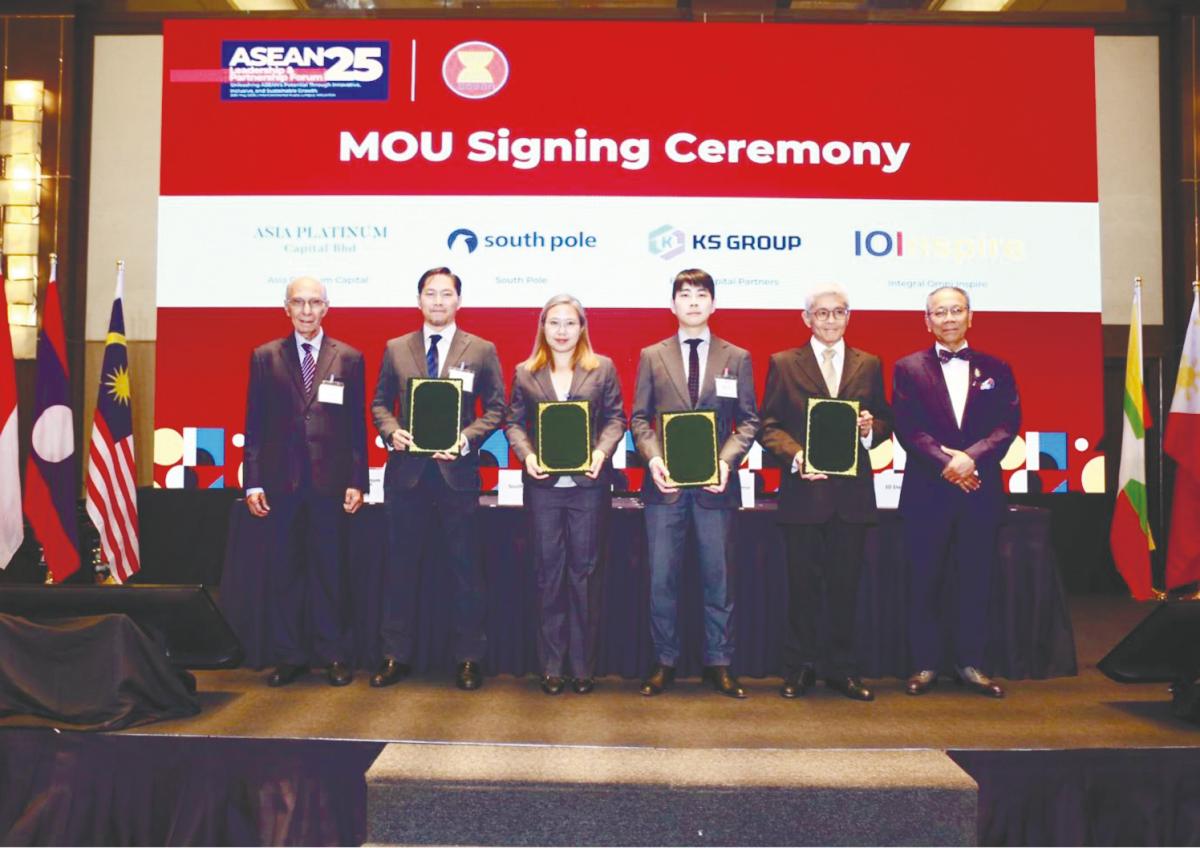 (From left) Mohamed Jawhar, Ramlie, Ladaporn, Lee, Lim and Sok Siphana.