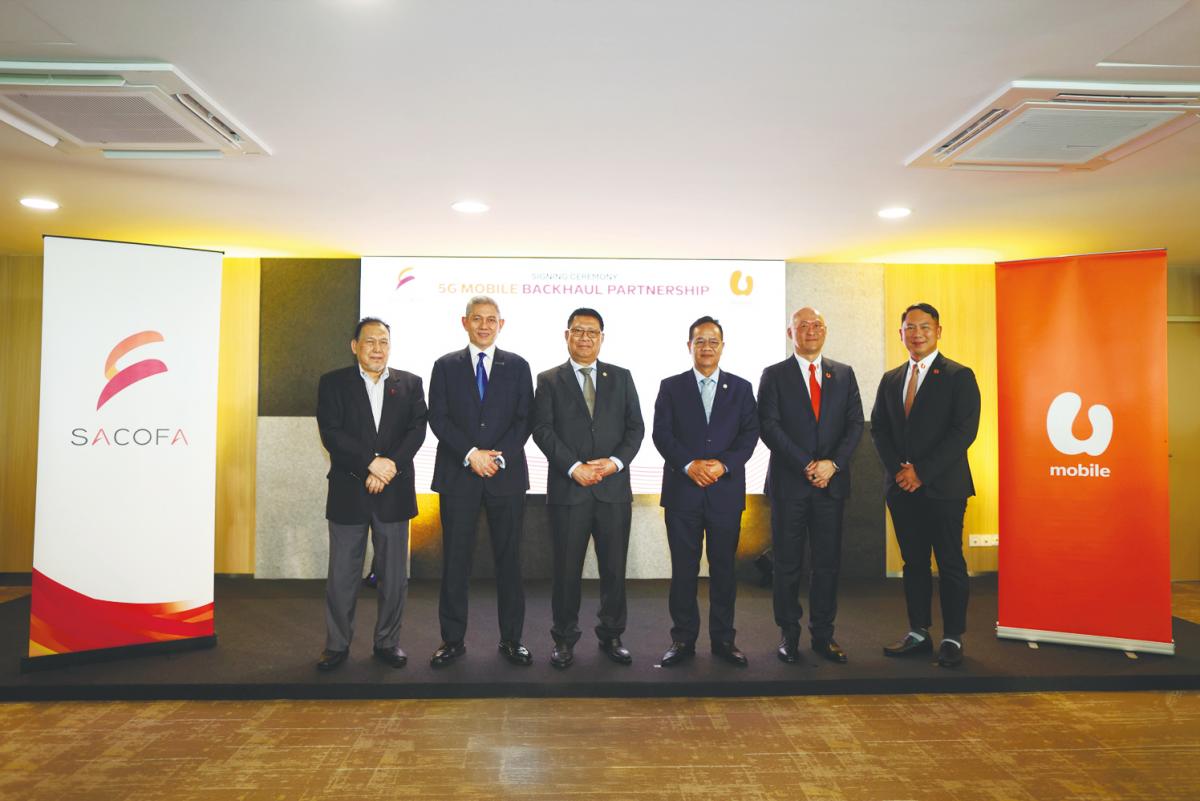 From left: Mat Hassan, Sulaiman, Julaihi, Liwan, Wong and U Mobile chief technology officer Woon Ooi Yuen.