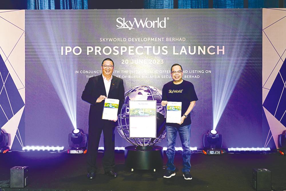Roslan (left) and Ng at the launch of SkyWorld’s IPO prospectus.