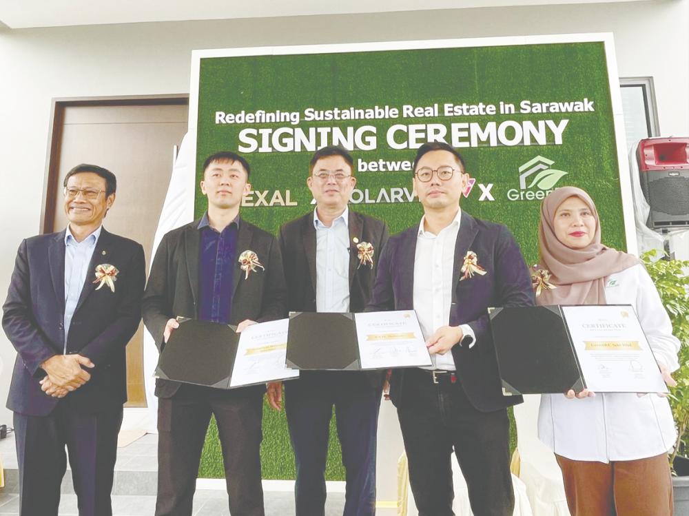 (from left) Sarawak regional director Abang Jamili Abang Julai, Liew, Padawan Municipal Council chairman Tan Kai, Ko, and GreenRE senior general manager Nurfateha Jamaluddin.