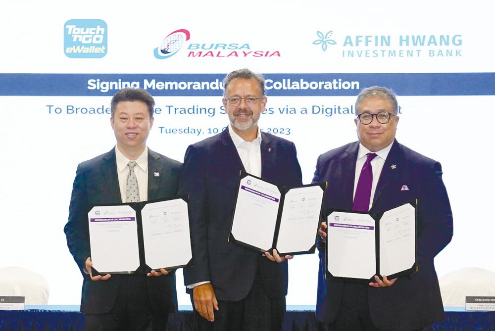 From left: TNGD CEO Alan Ni, Umar and Affin Hwang CEO Nurjesmi Mohd Nashir during the signing ceremony.