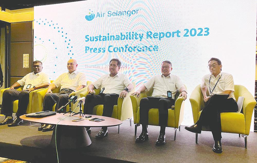 From left: Air Selangor head of risk management Thavendran Loganathan, acting director/head of operations Ainul Azhar Mohd Jemoner, Abas, head of distribution department Kelvin Siew, and head of finance &amp; strategy Kevin Lee at the press conference.