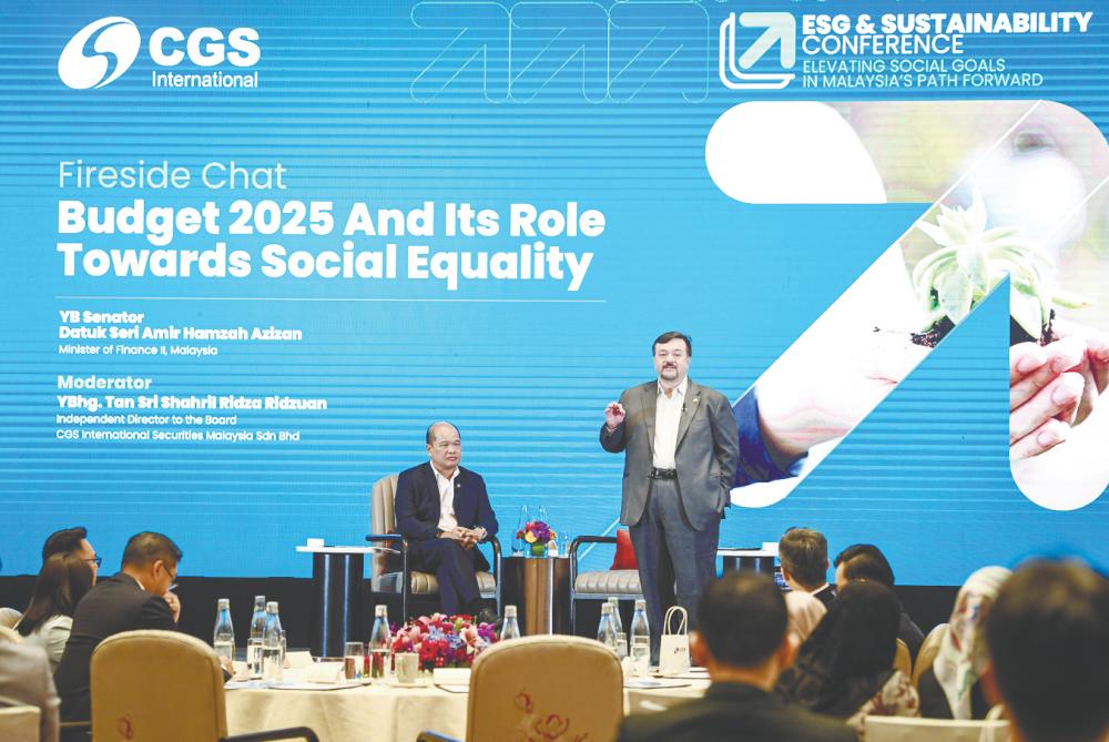 Amir Hamzah speaking at the Fireside Chat: Budget 2025 And Its Role Towards Social Equality in conjunction with the ESG &amp; Sustainability Conference in Kuala Lumpur today. – Bernamapic