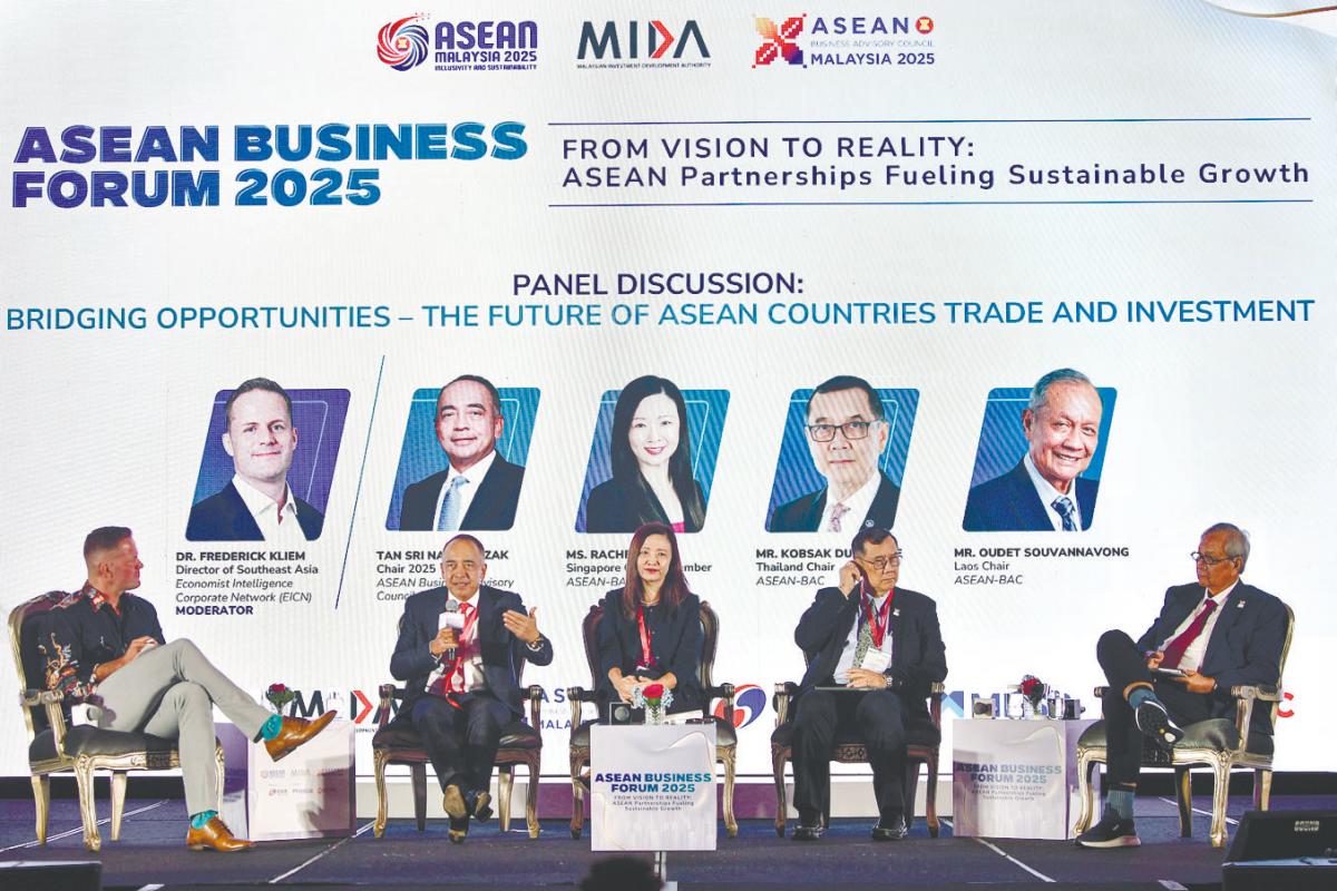 Nazir (second from left) presenting his views during a panel discussion at the Asean Business Forum 2025 in Kuala Lumpur today. – Bernamapic
