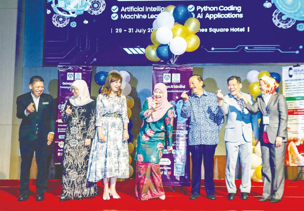 From left: Education Ministry vocational education and training division director Zulkernai Fauzi, curriculum development division director Dr Rusmini Ku Ahmad, BCorp joint CEO Vivienne Cheng, Fadhlina, Tan, QuLeaps CEO and founder Dr Tan Poh Joo and Norlela at the launch of QuLeaps Al’s Al Training for Teens programme. – AMIRUL SYAFIQ/THESUN