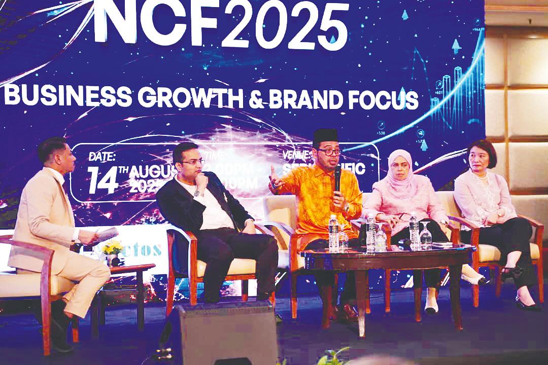 From left: Adam, Zulkifli Hasan, Zurainah Musa and Lee during the National CEO Forum 2025 in Kuala Lumpur.