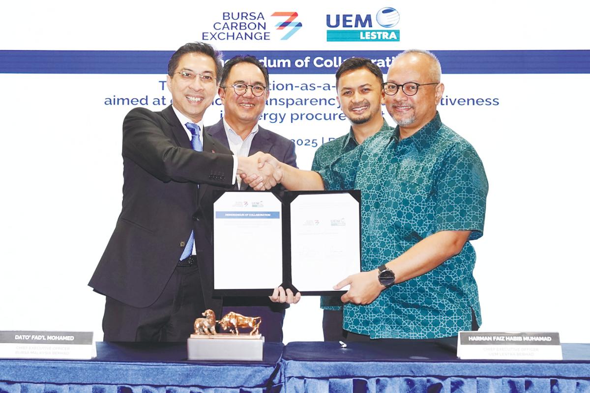From left: Fad’l, Bursa chairman Tan Sri Abdul Farid Alias, UEM Lestra director Firdaus Hisham and Harman Faiz at the MoC signing.