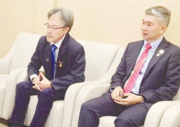 Chiang (left) and Cafeo 42 organising chairman Chin Tet Fu @ Willy during an interview with SunBiz.