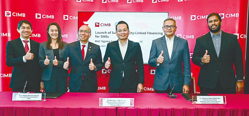 Nik Nazmi (fourth from left) at the launch of CIMB’s Sustainability-Linked Financing for SMEs, where he also witnessed the MoC signing between CIMB and MGTC. Also present are (from left) CIMB Group commercial banking deputy CEO Ahmad Shazli Kamarulzaman; chief sustainability officer Luanne Sieh; CEO Datuk Abdul Rahman Ahmad; MGTC CEO Shamsul Bahar Mohd Nor; and senior director of operations Saiful Adib Abdul Munaff,.