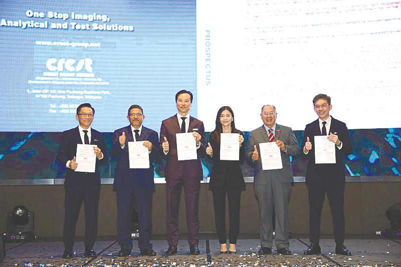 From left: Crest Group executive director Yap Kian Meng, chairman Ahmad Tajudin Omar, Lim, MIDF Amanah Investment Bank Bhd deputy CEO Datuk Seri Diraja Nur Julie Gwee Ariff, chairman Datuk Mohd Nasir Ali and Crest Group executive director Ethan Au.