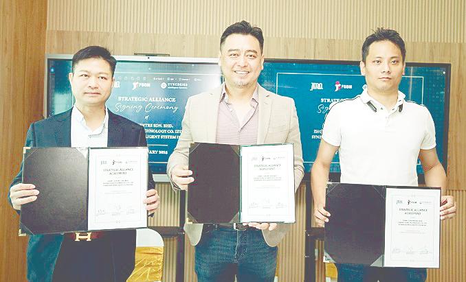 From left: Zhong Yang Technology CEO Lee Jung Chou, Pang and Chang at the signing ceremony.