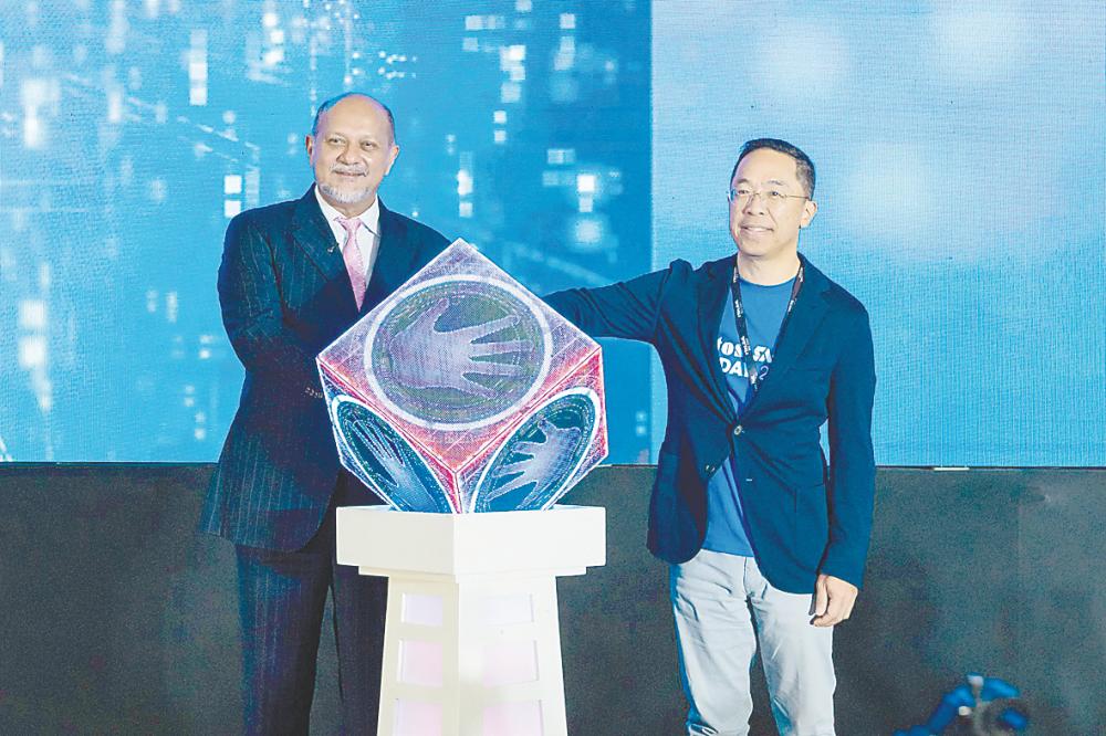 Gobind (left) and CTOS Digital Bhd Group interim CEO Kevin Loh at the launch of CTOS SME Biz Day 2025.