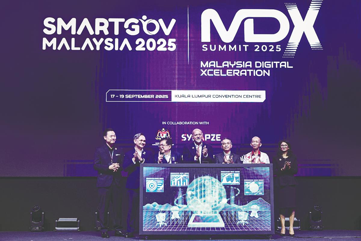 Gobind (fourth,left) officiates the launch of the SmartGov Malaysia Summit 2025 and the Malaysia Digital Xceleration Summit 2025 at the Kuala Lumpur Convention Centre today. – Bernamapic