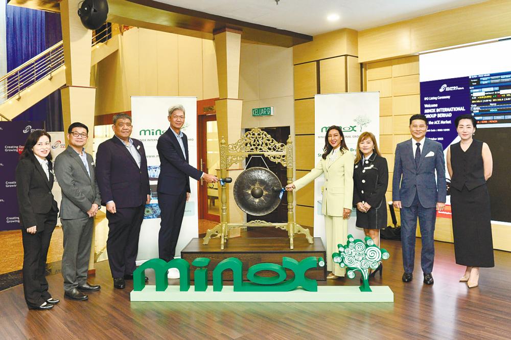 From left: Minox independent non-executive directors Wong Yen Lee, Yeoh Aik Cheong and Ng Kuan Hua, Cheong, chairperson Alwizah Al-Yafii Ahmad Kamal, executive director Looi Poo Poo, M &amp;A Securities managing director, corporate finance Datuk Bill Tan and deputy head of corporate finance Rachel Ho Seow Leng.