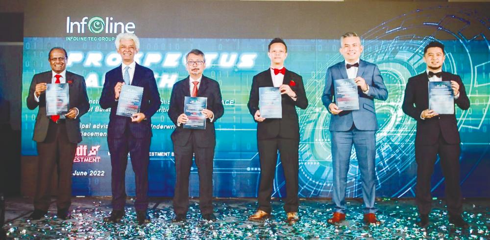 From left: MIDF Amanah Investment Bank Bhd CEO Datuk Dominic Silva, MIDF Bhd group managing director Datuk Charon Wardini Mokhzani, Infoline Tec chairman Nor Azzam Abdul Jalil, Choo, COO Loo Wai Hong and Too at the prospectus launch.