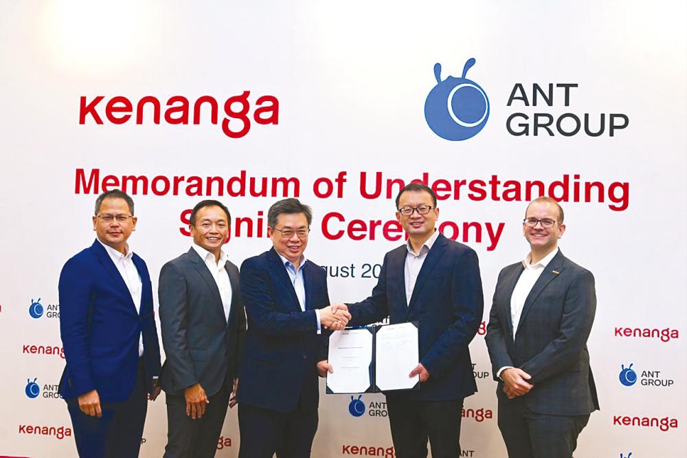 From left: Loi, Kenanga group equity broking business head and executive director Lee Kok Khee, Chay, Ant group digital technology business president Geoff Jiang and Kenanga chief digital officer Ian Lloyd at the signing ceremony.