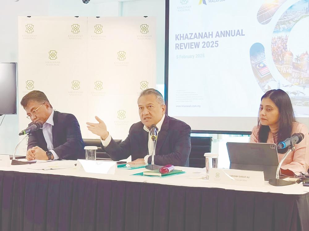 Amirul Feisal (centre) speaking at Khazanah Nasional’s press conference. He is flanked by chief investment officer Datuk Hisham Hamdan (left) and chief financial officer Faridah Bakar Ali.