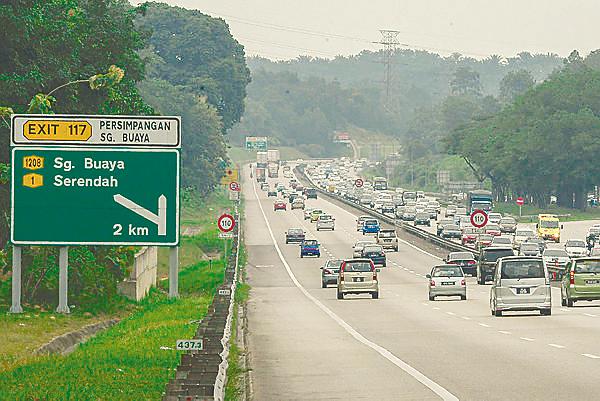 Toll rates will be cut by 18% by extending the outstanding concession period for 20 years. – Adib Rawi Yahya/theSun