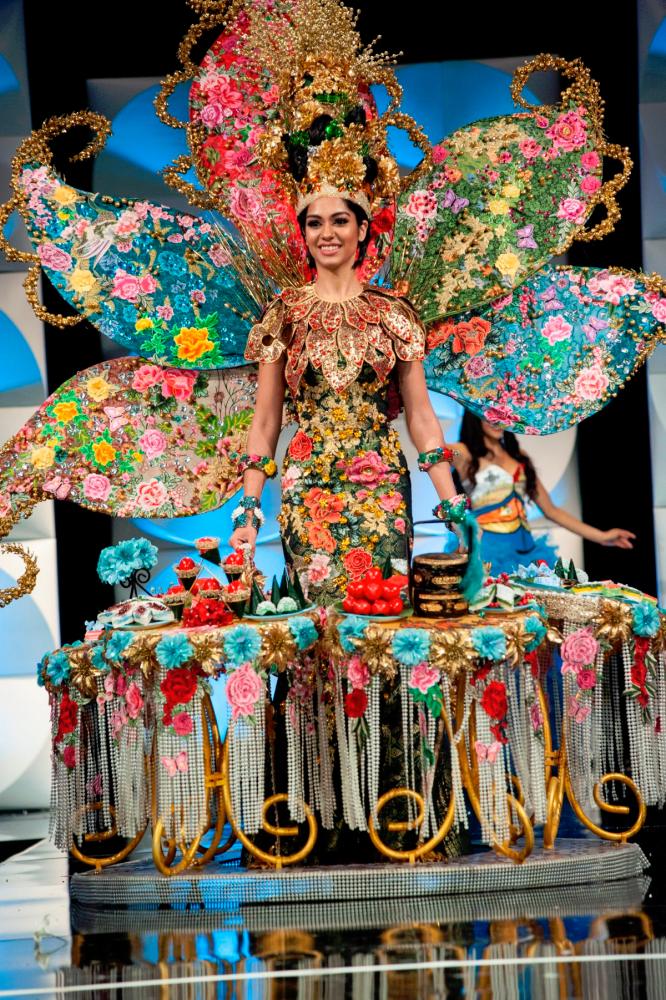 Shweta’s costume was breathtakingly beautiful and colourful, and will long be remembered.
