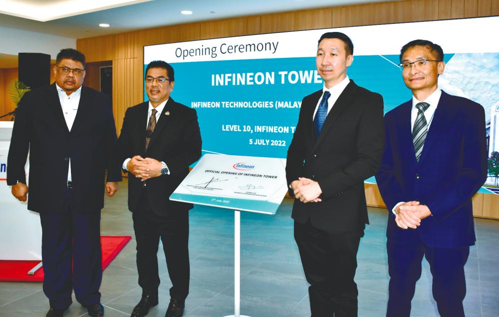 Sulaiman (second from left) and Ab Rauf (right) at the official opening of Infineon Technologies (Malaysia)’s new building in Batu Berendam today. – Bernamapix