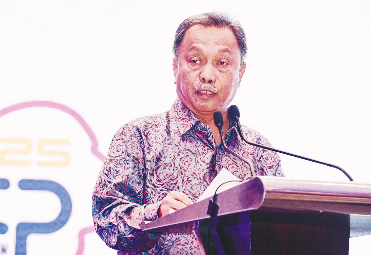 Yusof speaking at the Mimos Technology Preview 2025 in Putrajaya today. – Bernamapic