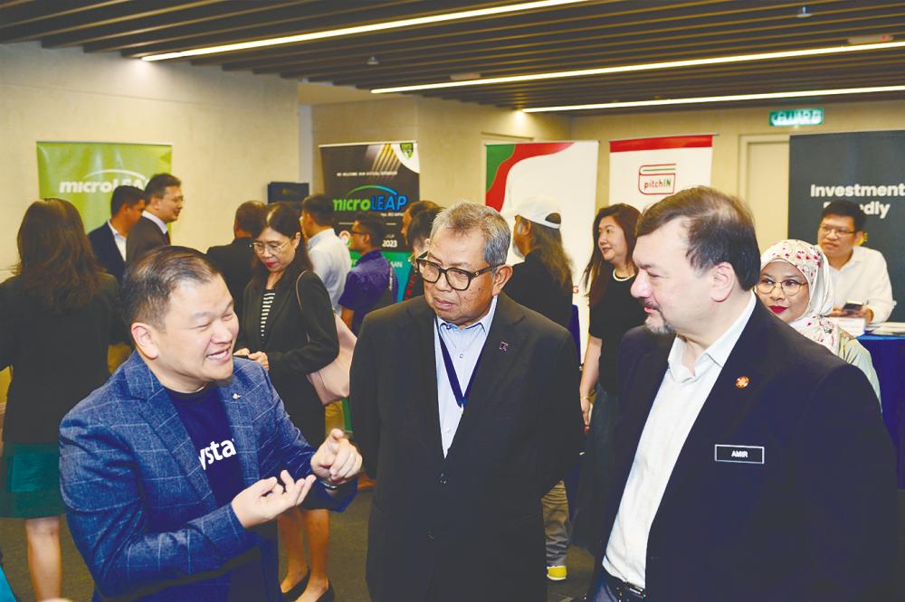 Amir Hamzah (right) and Awang Adek (centre) engaging with an SC-registered equity crowdfunding operator.