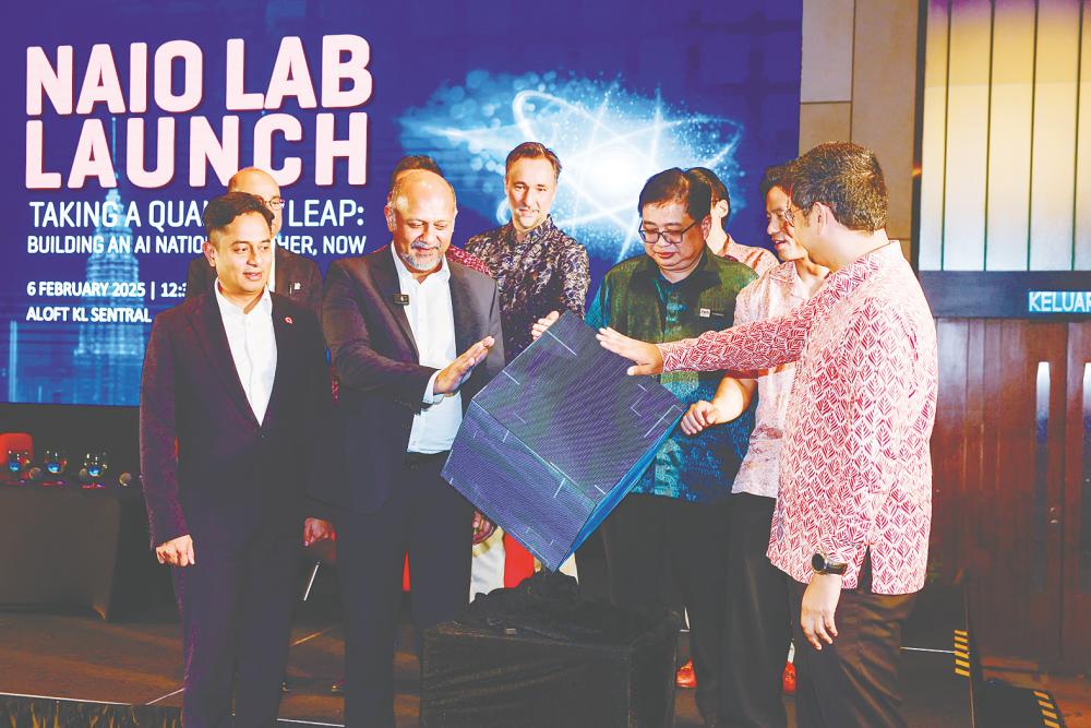 Gobind (second, left) officiating at the launch of NAIO Lab in Kuala Lumpur today. – Bernamapic