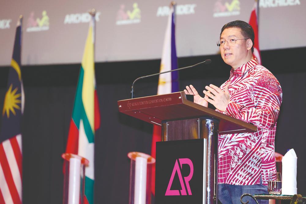 Nga delivering his speech during Archidex 2024 at the Kuala Lumpur Convention Centre today. – Bernamapic
