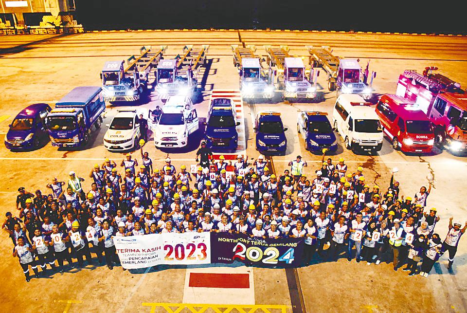 Northport employees celebrating the record-breaking achievement for its conventional cargo segment at Wharf 8A on Dec 31.