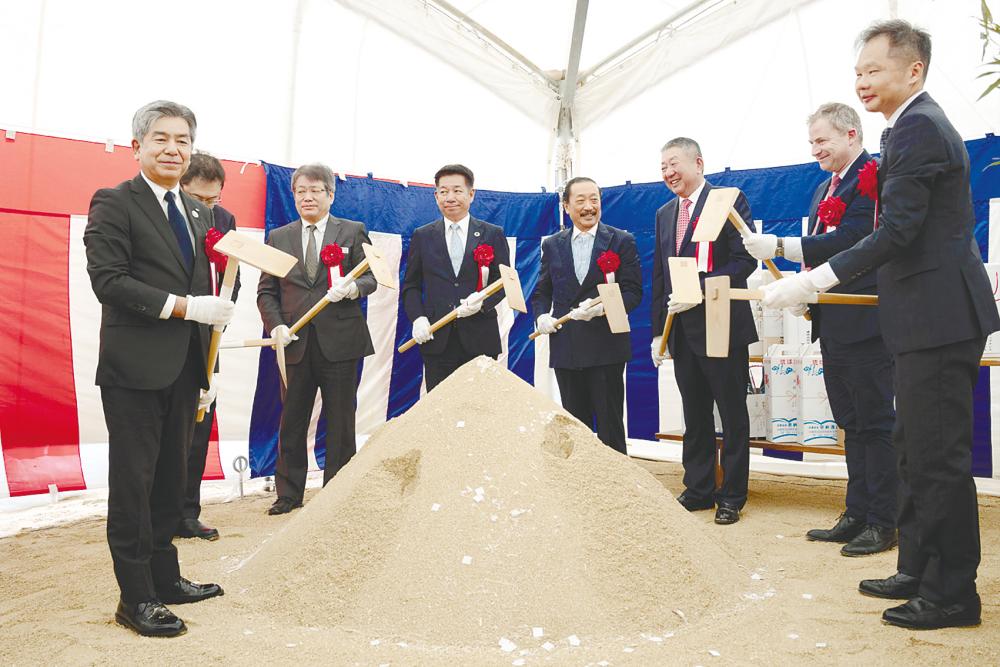 From left: Bank of the Ryukyus Ltd chairman Kawakami Yasushi; Tokyo Star Bank deputy director Iwakiri Daisuke; Okinawa Development Finance Corporation director Yabiku Toru; Onna Village Mayor Nagahama Yoshimi; Tan; Fujita Corporation representative director Okumura Yoji; Four Seasons Hotels &amp; Resorts vice-president of residential development James Price; Seikou Okinawa Construction Co Ltd representative director of Liew Ken Woon at the groundbreaking ceremony for Four Seasons Okinawa Resort &amp; Residence. – Norman Hiu/theSun