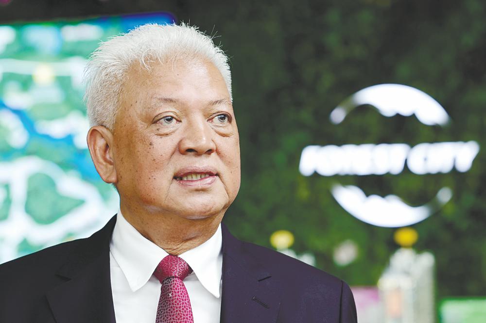 Othman speaking to the press after signing a memorandum of agreement between Forest City’s master developer Country Garden Pacificview and South Korean investment firm GG56 Korea. – Bernamapic
