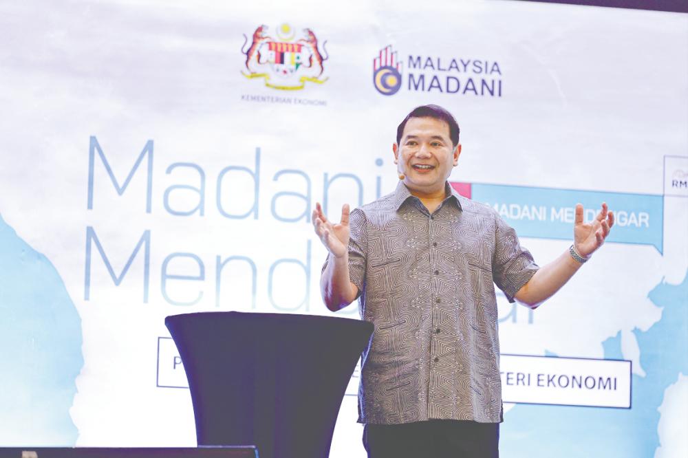 Rafizi speaking at the 13MP engagement session in Putrajaya today. – Bernamapic