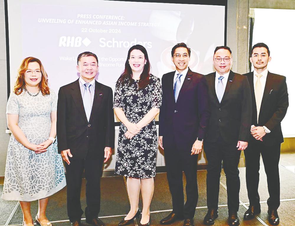 From Left: Schroders Malaysia Business head Josephine Lip, RHB Asset Management chairman Dr Chin Yoon Kheong, Choh, RHB Bank Bhd group wholesale banking managing director Datuk Fad’l Mohamed, Ng, Schroders head of multi asset and fixed income management, Asia Jason Yu at the launch..