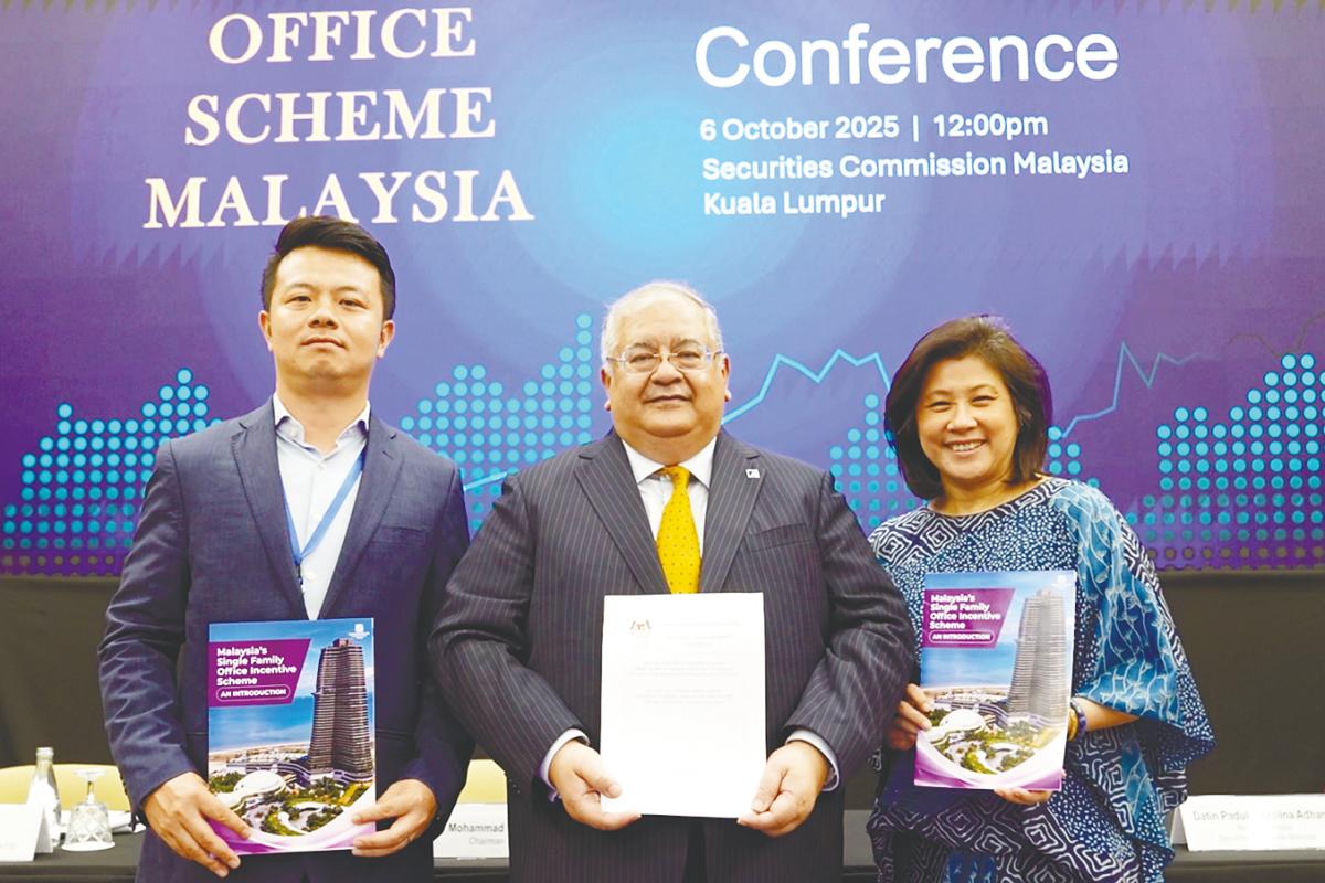 From left: Country Garden Malaysia and Forest City chief financial officer Kevin Li Gen, Faiz and Securities Commission Malaysia managing director Datin Paduka Azalina Adham. The SFO Scheme embeds a strong nation-building dimension by requiring SFOs to establish offices in the Forest City Special Financial Zone, employ local staff and invest in Malaysia’s capital markets.