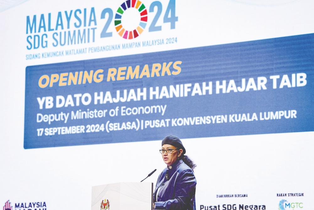 Hanifah delivering her opening address at the Malaysia Sustainable Development Goals Summit 2024 at Kuala Lumpur Convention Centre today.– Bernamapic