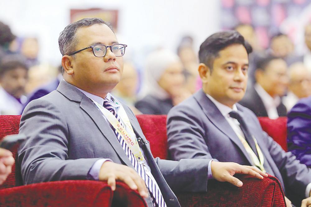 Amirudin (left) and Fahmi at the Selangor International Halal Convention.