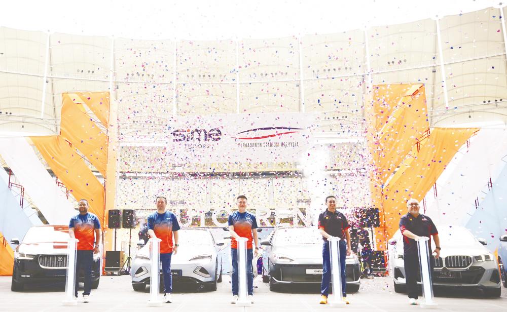 From left: Sime Motors Vantage Malaysia managing director Syed Ahmad Muzri, Auto Bavaria managing director Vi Thim Juan, Gan, Ilyas and administration and finance chief officer Mohd Zulqurnain Muhammad at the official opening of Sime Motors AutoArena.