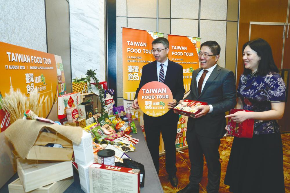 From left: Chang, Taiwan Chamber of Commerce and Industry in Malaysia national president Lin Kai Min, Taiwan Trade Center Kuala Lumpur director Eva Peng at the event.