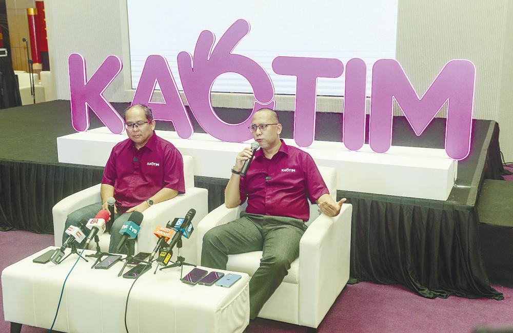 From left: Syarikat Takaful Malaysia Am CEO Mohamed Sabri Ramli and Nor Azman at the press conference after the launch. – Adib Rawi Yahya/theSun
